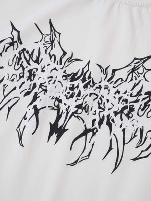 Tribal-T-Shirt mit Stehkragen – Nahaufnahme des weißen Prints | XoKool