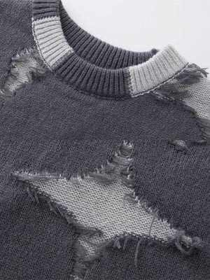Oversized Pullover mit ausgefransten Stern-Patches – Grau, Nahaufnahme von Ausschnitt und Stern-Patch | XoKool