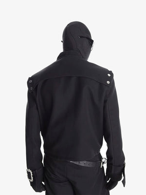 Chaqueta gótica negra corta con correas de hebilla – en modelo, espalda, con pasamontañas | XoKool