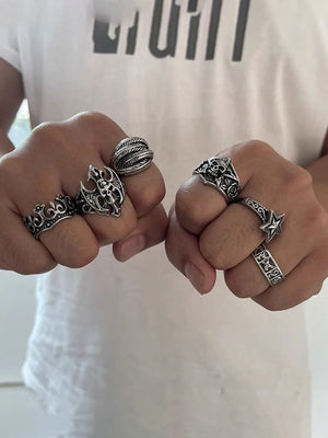 Gothic Ring-Set in Silberoptik mit Totenkopf und Krone – Ringe an beiden Fäusten | XoKool