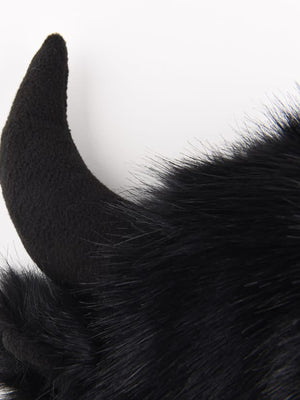 Gorro trapper de piel sintética con cuernos y orejeras – detalle del cuerno | XoKool