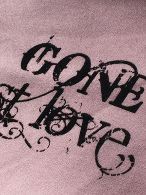 Hoodie grunge con cierre – detalle del texto frontal | XoKool