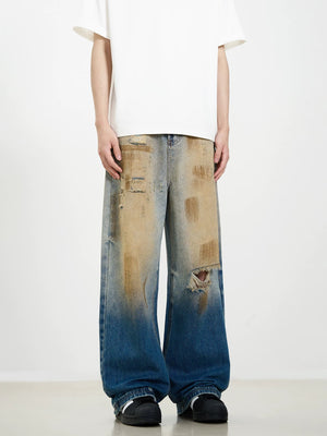Zweifarbige zerrissene Baggy Jeans in Rost und Blau – am Model, von vorne | XoKool