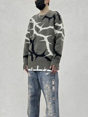 Ripped sweater – Grey, on model side | XoKool