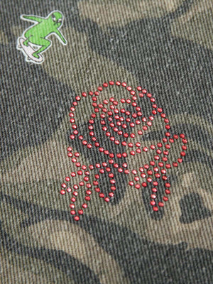 Chaqueta de camuflaje con cierre – Detalle de la rosa de strass | XoKool