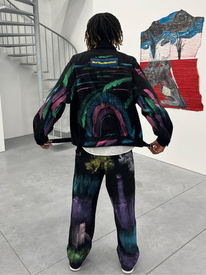 Bemalte Jeansjacke – Schwarz, am Model, Rückansicht | XoKool