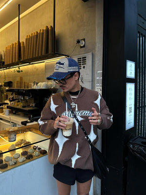 Distressed Two-Tone Vintage Baseball Cap – street photo, model in café | XoKool