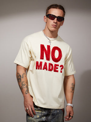 Fuzzy Letter T-Shirt – Creme, am Model von vorn | XoKool