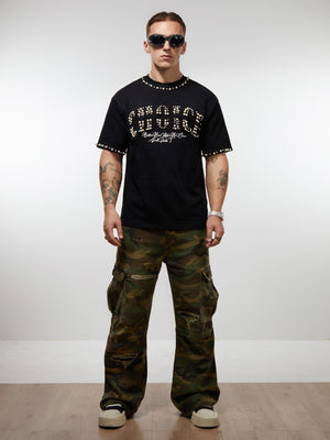 T-Shirt mit Perlen-Schriftzug – am Model, Ganzkörper | XoKool
