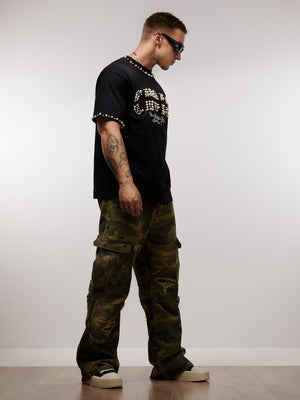 T-Shirt mit Perlen-Schriftzug – am Model, Seitenansicht | XoKool