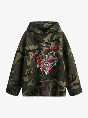 Hoodie de camuflaje verde con estampado de corazón atravesado – camuflaje verde, vista frontal | XoKool