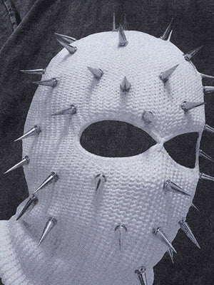 Acid Wash T-Shirt mit Spiked Ski Mask – Nahaufnahme des Skimasken-Prints | XoKool