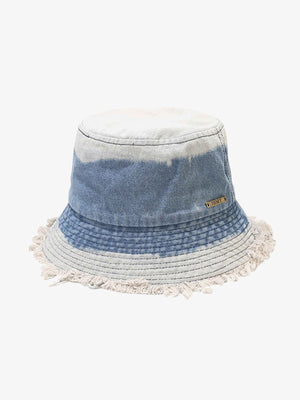 Gorro bucket de denim bicolor con efecto blanqueado y ala deshilachada – azul claro, vista frontal | XoKool