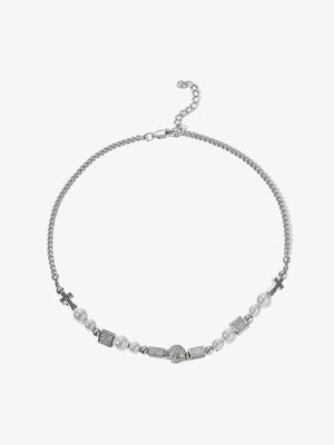 Perlen Kreuz Kette mit Strass-Totenkopf-Perle – Silber Perle, Flat Lay | XoKool