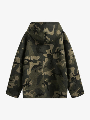 Hoodie de camuflaje verde con estampado de corazón atravesado – camuflaje verde, vista trasera | XoKool