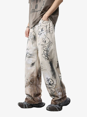 Creme Graffiti Baggy Jeans mit Dirty-Wash-Saum – am Model, Seitenansicht | XoKool