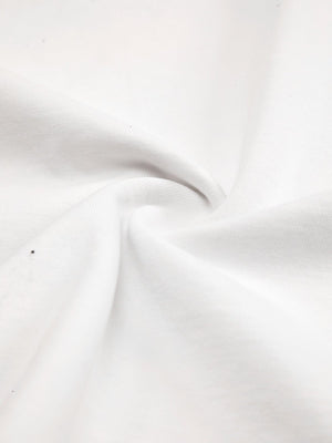 Weißes T-Shirt mit Farbspritzern und Back Print – Stoff Nahaufnahme | XoKool