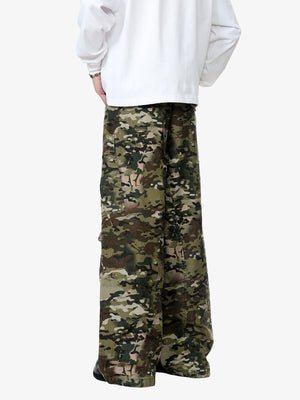 Woodland Camo Cargohose mit Kordelgürtel – am Model, Seitenansicht | XoKool