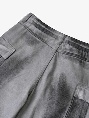 Graue Cargo Jeans im Spray-Dye-Look – hinterer Bund im Detail | XoKool
