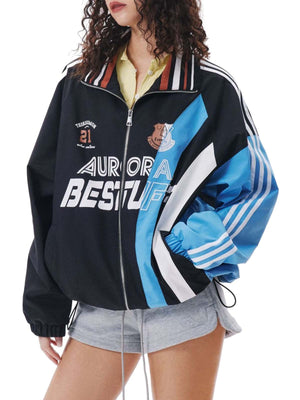 90s Color Block Windbreaker in Schwarz und Blau – am Model, Vorderansicht nah | XoKool