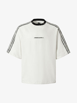 Raglan T-Shirt mit gestreiften Ärmeln und Metallkragen – Off-White, Vorderansicht | XoKool