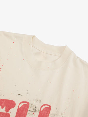 Cremefarbenes Drip Graphic T-Shirt mit Farbspritzern – Kragen Nahaufnahme | XoKool