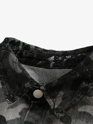 Camisa vaquera de camuflaje oversize con detalles de encaje – detalle del cuello con ribete de encaje | XoKool