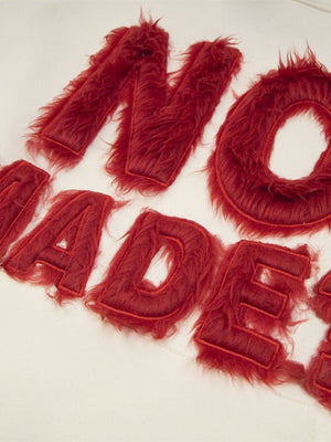 Fuzzy Letter Hoodie mit Kunstfell-Applikation – Fellbuchstaben Nahaufnahme | XoKool