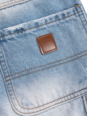 Shorts cargo de denim desgastado con dobladillo en capas – detalle del bolsillo trasero y el parche | XoKool