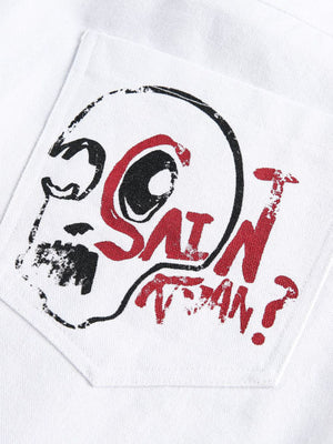 Weiße Jeansshorts mit Graffiti-Print – Totenkopf-Print auf der Gesäßtasche im Detail | XoKool