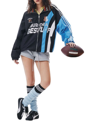 Color Block Windbreaker – am Model, komplette Vorderansicht mit Football | XoKool