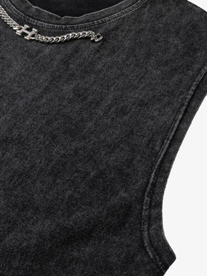Camiseta sin mangas acid wash – detalle de la cadena y la sisa | XoKool