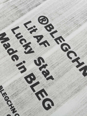 Weißes Longsleeve – Nahaufnahme des Brustschriftzugs | XoKool