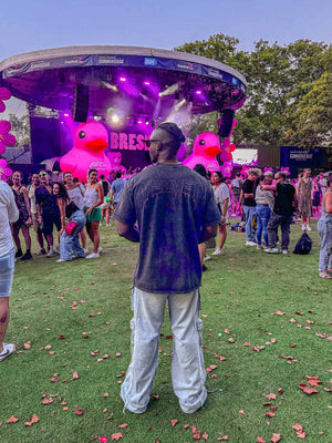 Butterfly Face T-Shirt – am Model auf dem Festival, Rückseite | XoKool