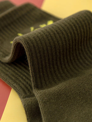 Calcetines largos – verde oliva, detalle del puño acanalado | XoKool