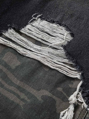 Schwarze Camo Jeans – Riss am Knie im Detail | XoKool