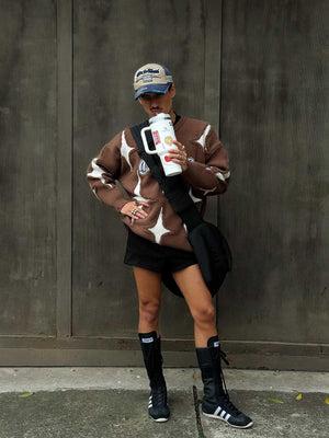 Oversized Strick-Pullover mit Stern und ausgefranstem Saum – Streetfoto am Model | XoKool