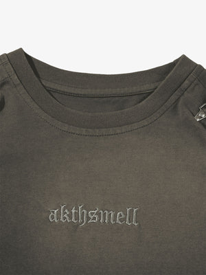 Punk T-Shirt mit Nieten – Kragen und Stickerei im Detail | XoKool