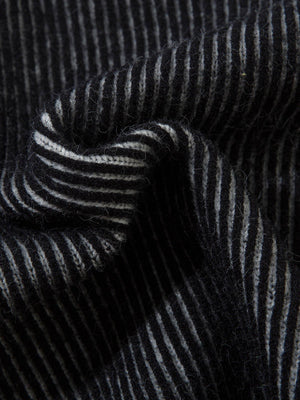 Graffiti jacquard sweater – knit close-up | XoKool