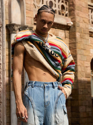Fuzzy striped sweater – on model, lifting sweater | XoKool
