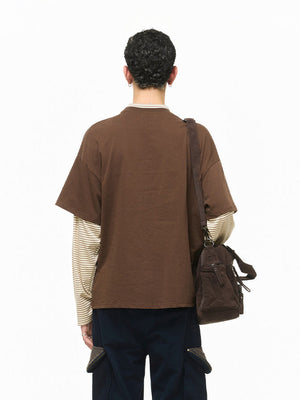 Layered Longsleeve mit pinkem Buchstaben-Print – Braun, am Model von hinten | XoKool