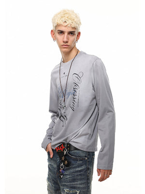 Longsleeve Graphic T-Shirt mit Pferd und Schriftzug-Print – Blaugrau, am Model, Seitenansicht | XoKool