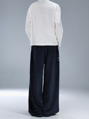 Velour sweatpants – On model, back | XoKool
