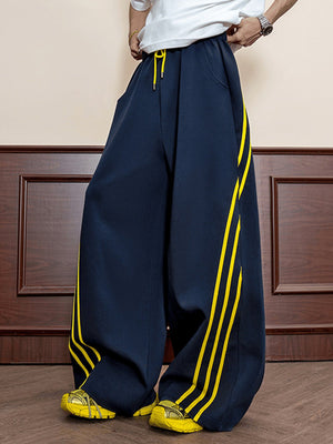 Pantalones deportivos azul marino – en modelo, lateral, piernas | XoKool