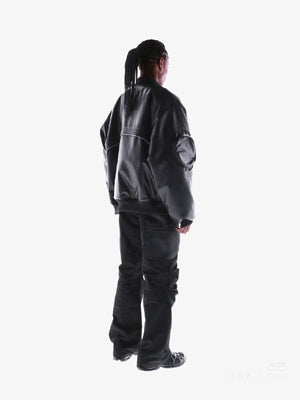 Chaqueta bomber de cuero sintético – En modelo, frente | XoKool
