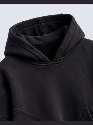 Hoodie negro con panel de X – detalle de la capucha | XoKool