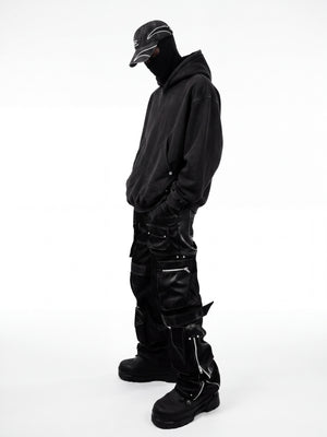 Hoodie negro con panel de X – en modelo, lateral, capucha | XoKool