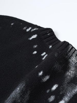 Splatter sweater – Black, shoulder close-up | XoKool