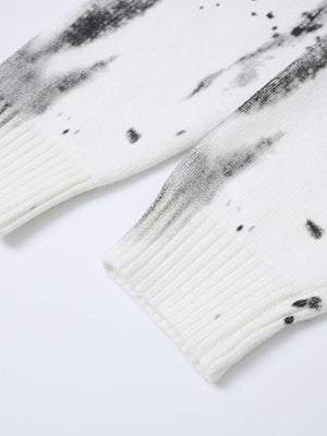 Splatter sweater – White, cuff close-up | XoKool