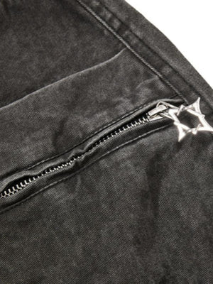 Pleated grey baggy jeans – star zip pull close-up | XoKool